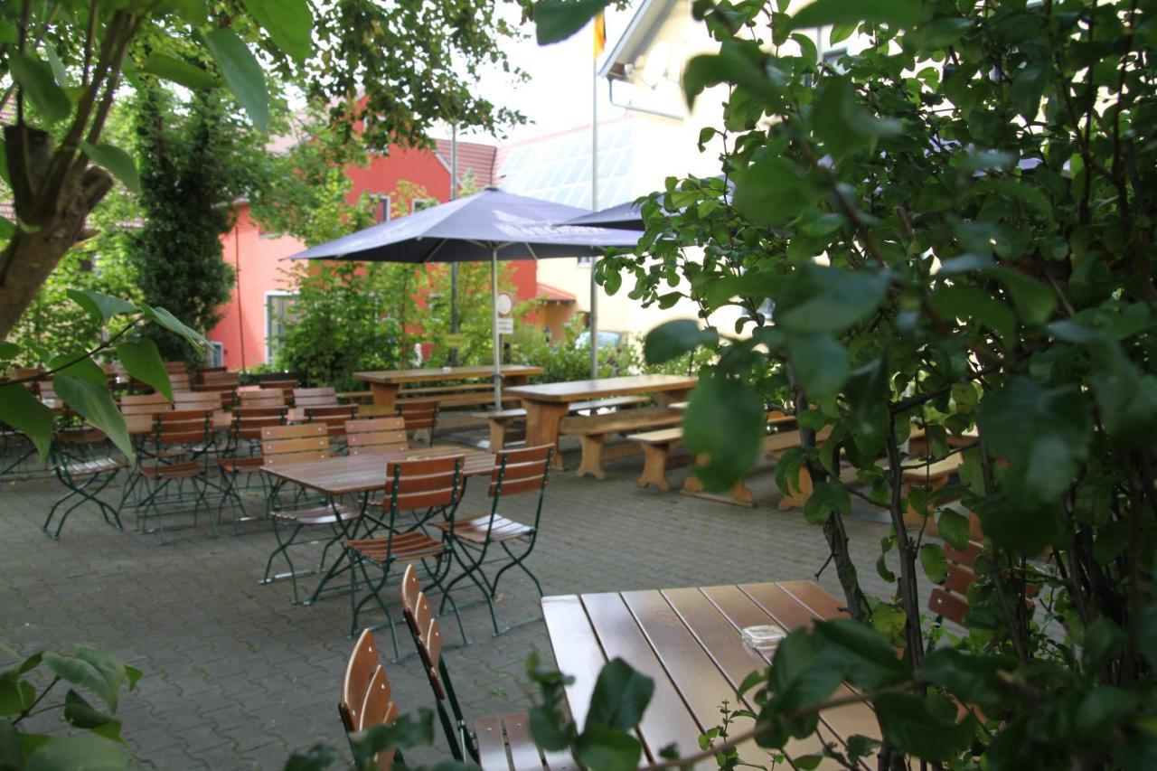 Hotel-Gasthof Zur Post Velburg Exterior foto