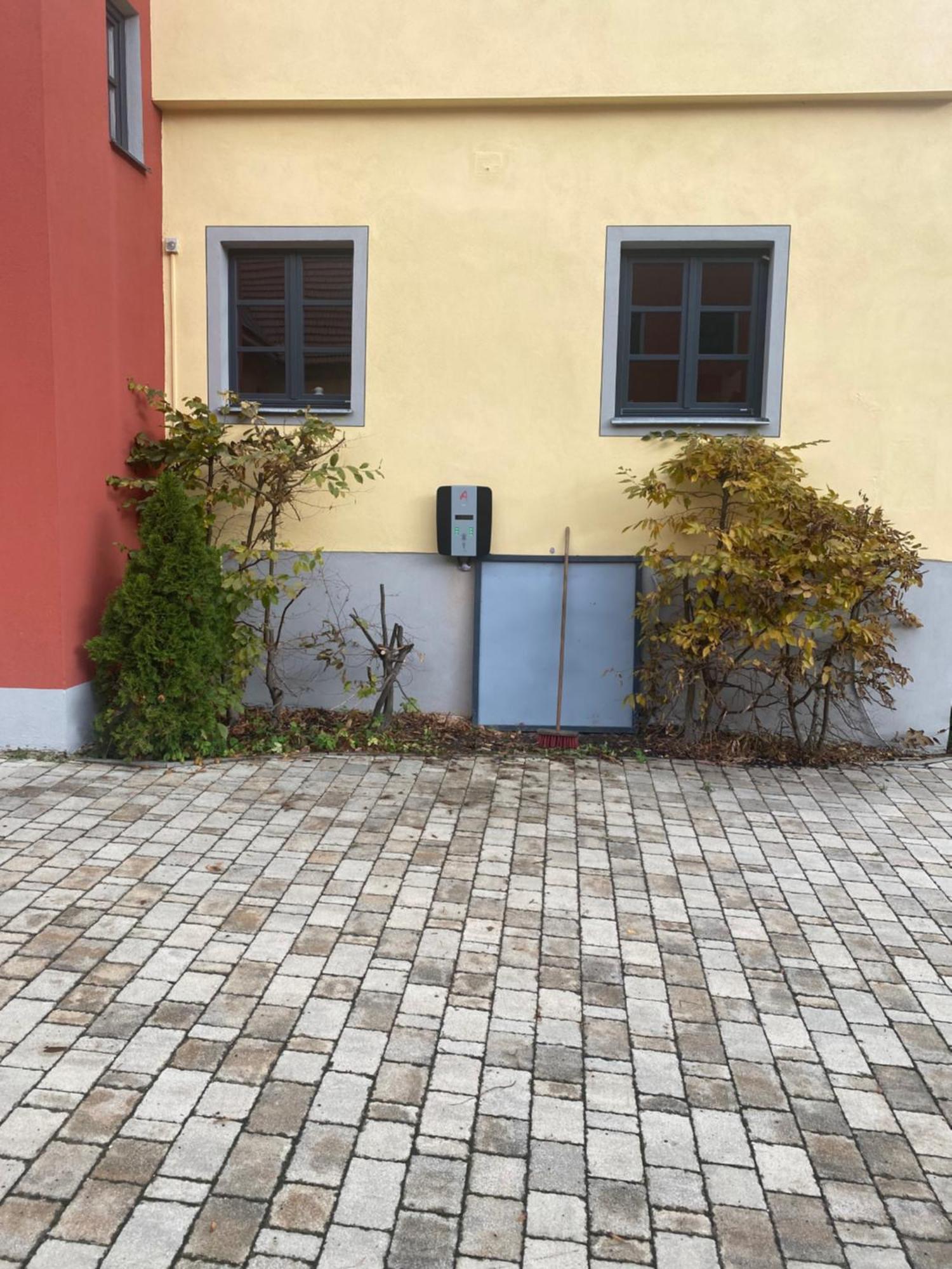Hotel-Gasthof Zur Post Velburg Exterior foto
